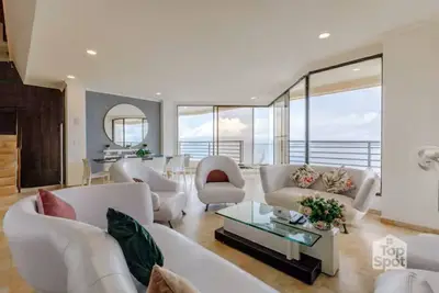 Image de Oceanfront 4Bdr Triplex Ph with Amazing Views!