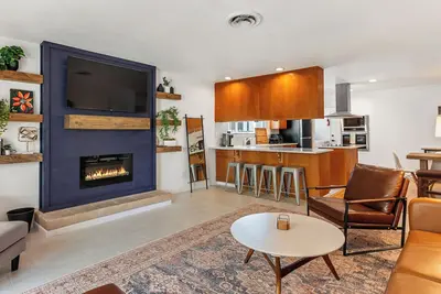 Image de Modern 3bd/2ba Retreat--Walk to Sac State/American River, Near Downtown