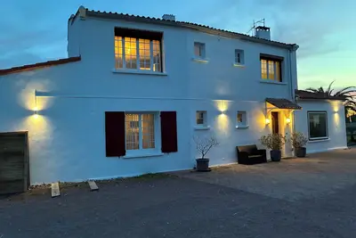 Image de F2 élégant et climatisé à Vaux/s/mer, balcon, piscine chauffée, plages.