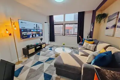 Image de Crest / King Bed / Elevator / 65\"Tv / Ensuite Bath