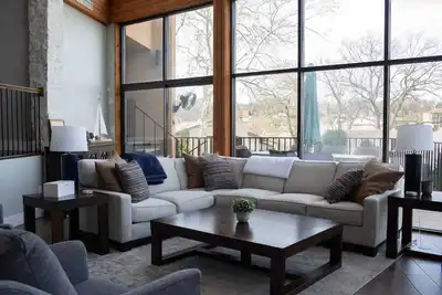 Image de Spacious and fully loaded 4 Bed 4 Bath w/Pool and Amazing Views on Grand Lake.