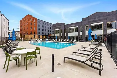 Image de Luxury Italian Village | 3Bed | Pool, Gym, Parking, Patio