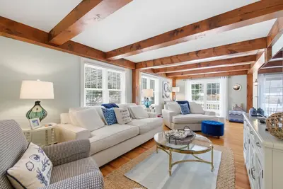 Image de Cozy & Inviting  Sea Road House