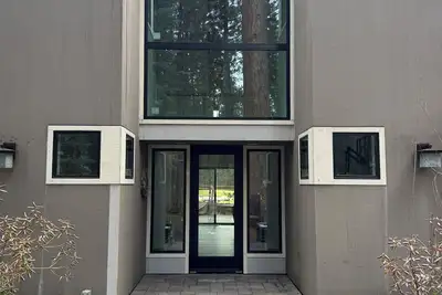 Image de Beautifully Updated 3bdr Home on the 16th Green of Glaze Meadow Golf Course