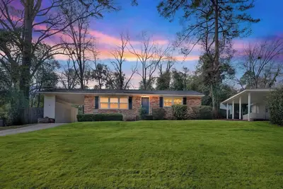 Image de 3br Brick Ranch, Masters, Fenced Yard, Near Mcg