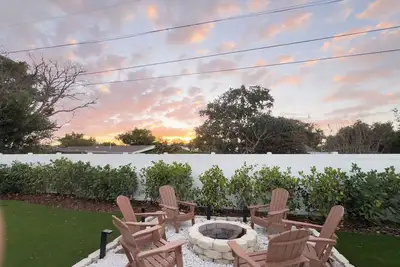 Image de Bali Breeze • EatPrayLove • Cozy, clean well-stocked bungalow near beaches, golf