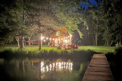 Image de Relaxating 4br Lakefront Cabin on Big McKenzie w/Boathouse Bar, 2 Docks&Fire Pit