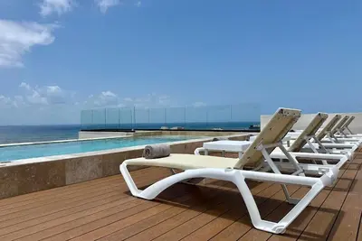 Image de Rooftop Infinity Pool & Caribbean Horizon! 2 Pet-friendly Units with Kitchen