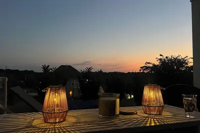 Image de 3-bedroom home only one exit away from the airport