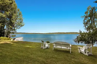 Image de 100 ft Lake Leelanau frontage 30% off for week stays