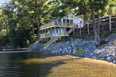 Image de Island Pond Lakeside Cottage-Private Cove, 30' Dock, Outdoor Space, Sleeps 10+