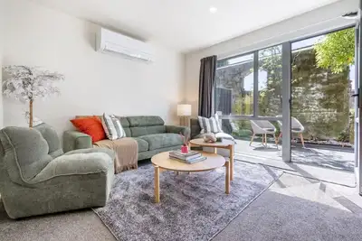 Image de 6br Home | Walk to Wolfbrook Arena & Hagley Park