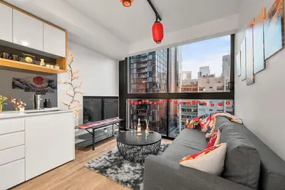 Image de 2br Tokyo Pop Apartment • Cbd Skyline Views