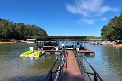 Image de Family-Friendly 5br Lake Hartwell Lakefront Getaway with Dock
