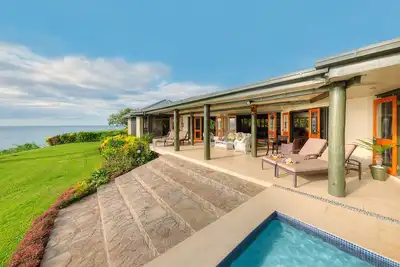 Image de Oceanfront 2-Bedroom House, Private Beach, Large Deck, Spectacular Views, A/C!