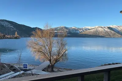 Image de Luxury lakefront condo on Lake Chelan at Wapato Point in Manson, Wa