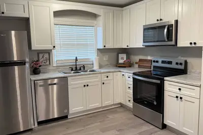 Image de The Hunt Club-Near Gsu, Pool Table, Fenced yard