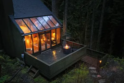 Image de Skywood– Mid-Century Modern Retreat with Sauna | Fireplace | Forest Views