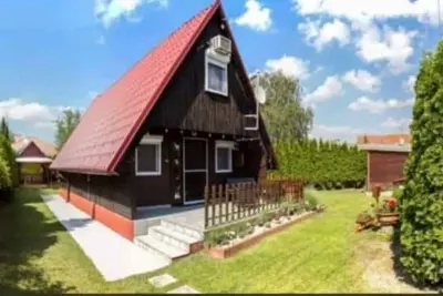 Image de Maison de vacances avec climatisation et pavillon de jardin
