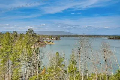 Image de Steps to Private Beach! Family Home on Lake James