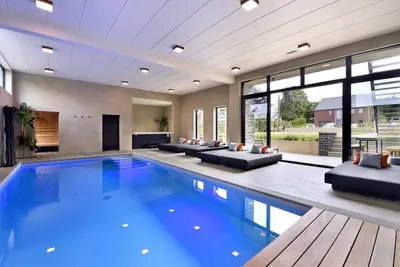 Image de Villa avec piscine et suites pour 12 personnes