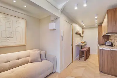 Image de Suite avec terrasse et climatisation, au cœur du Marais, à Paris.