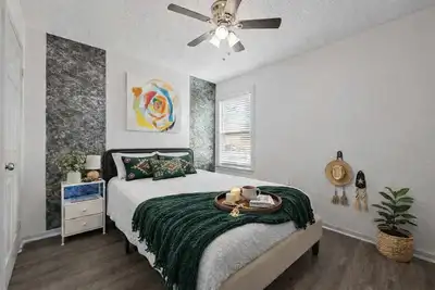 Image de Walk to At&T Stadium • Modern 2br