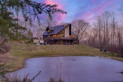 Image de Juniper Cabin | Pond + Fire-pit