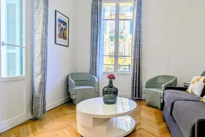 Image de 3p lumineux • Hyper centre • Ascenseur • balcons