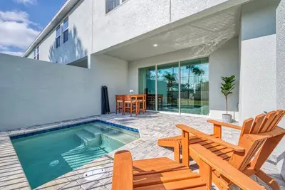 Image de Super spacious with private pool and themed bedrooms