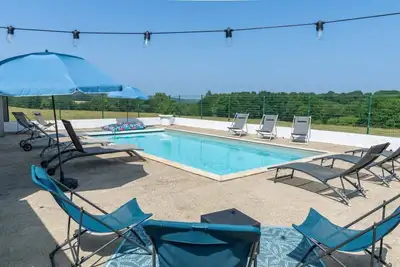 Image de Maison de vacances « Gîte Ithurrondoa » avec piscine privée, terrasse et Wi-Fi