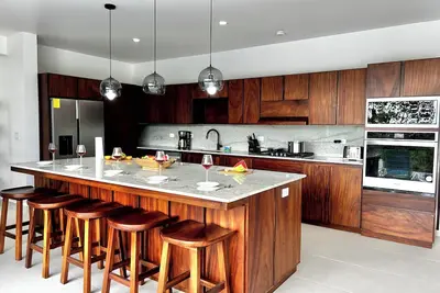 Image de 5 Bdrm Jacuzzi Pool and view. Central Manuel Antonio