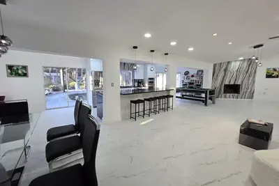 Image de Wellington Charming House with Heated Pool