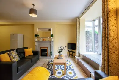 Image de Spacious 2 Bed Apt with Parking