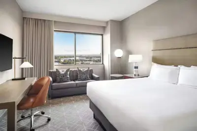 Image de Modern and Stylish Room Close to Eisemann Center – 1. 1 Miles