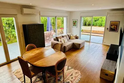 Image de Arbonne - maison contemporaine avec piscine