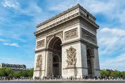 Image de Elegant two-bedroom apartment steps from Arc de Triomphe