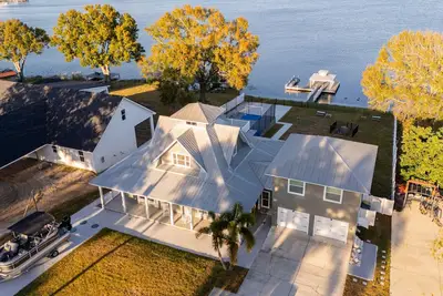Costa 3-4bd LakeFront Residence - Peace - Views