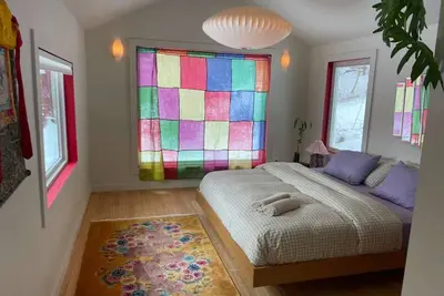 Image de Private romantic Kingston cottage with vintage finds & Studio Ghibli nature vibe