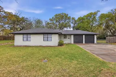 Image de Your 3 Bedroom Home Away From Home in Groves