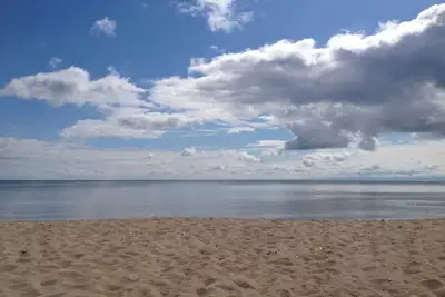 Image de True Beach Front Cottage in Turkey Point. Rare find.