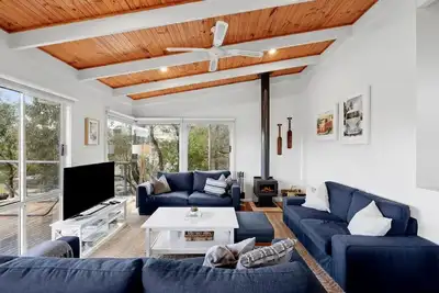 Image de Salty Haven – Stylish Seaside Retreat