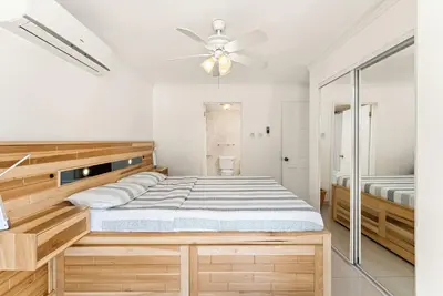 Image de Charming 2 Bedroom Condo With Spectacular West Coast Sunset View