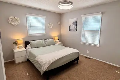 Image de Cozy 3-bedroom, 2 full bathrooms. Enclosed Garden for pets. a large parking Lot