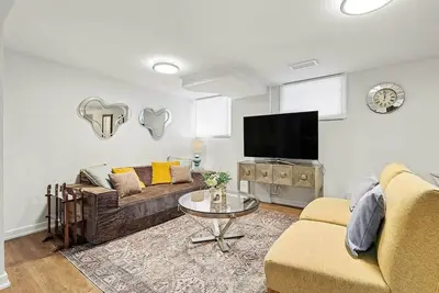 Image de Turnkey 2br Apt Near Qch With Yard And Carport