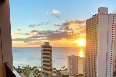 Image de Waikiki Banyan Ocean View Suite, High Floor Remodeled, Ac & Free Parking