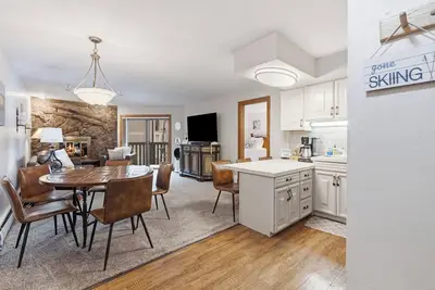 Image de Free Parking, Pool, Hot Tub, near Gondola | W301