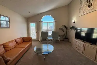 Image de Stampede Ready | 3br Home | Sleeps 6 | Parking | 15min to Downtown