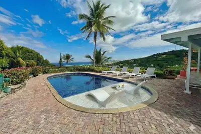 Image de Flamingo Palms: A Pet-Friendly Tropical Retreat