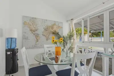 Image de Spacious 6 Bedroom Art Deco Luxury Villa, 5 minutes from the beach